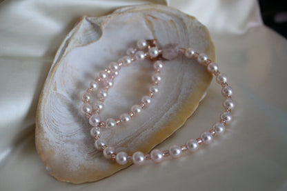 Pearl Necklace w. Raw Rose Quartz