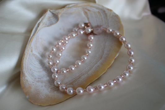 Pearl Necklace w. Raw Rose Quartz